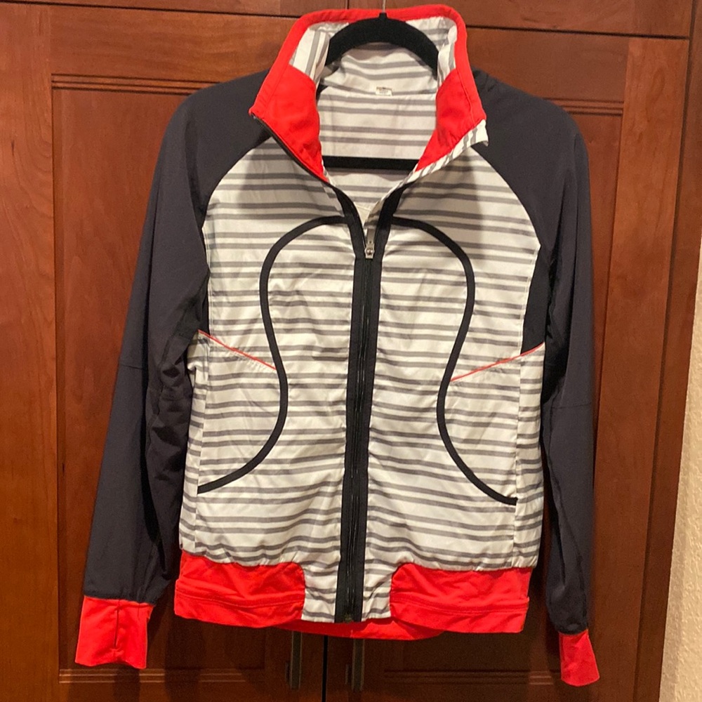Lululemon women’s jacket size 6